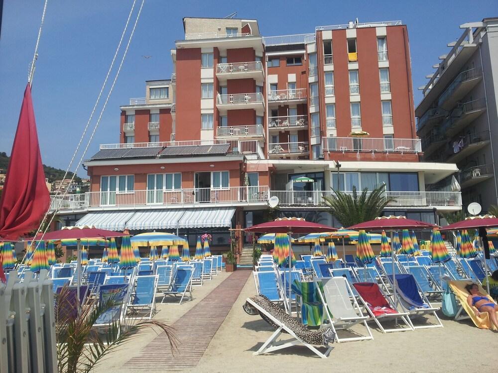Residence Stella Maris Pietra Ligure Exterior foto