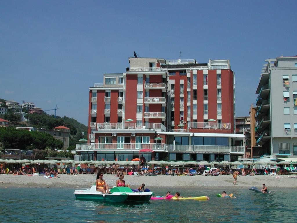 Residence Stella Maris Pietra Ligure Exterior foto