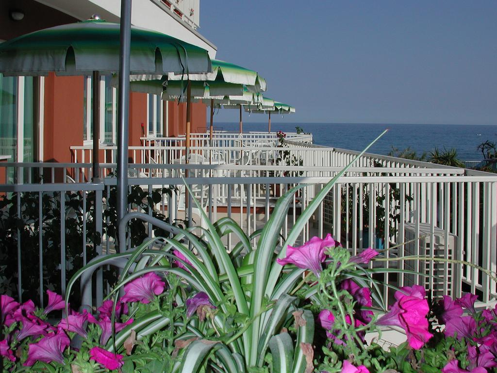 Residence Stella Maris Pietra Ligure Exterior foto