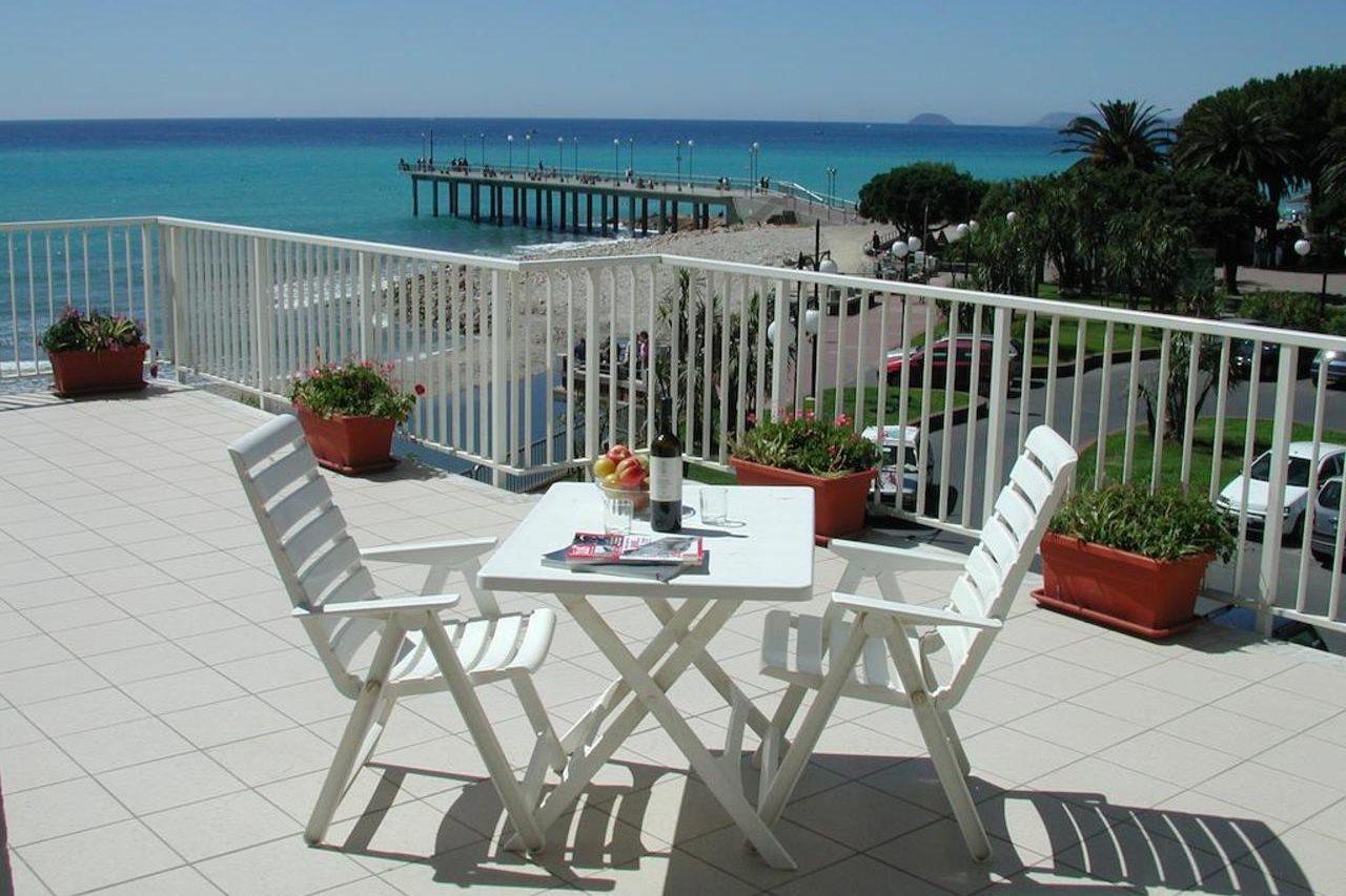 Residence Stella Maris Pietra Ligure Exterior foto